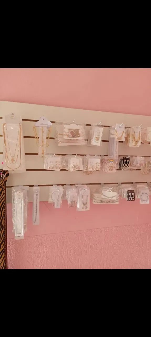 Móveis e produtos pra loja de maquiagem e acessórios. - Foto 2