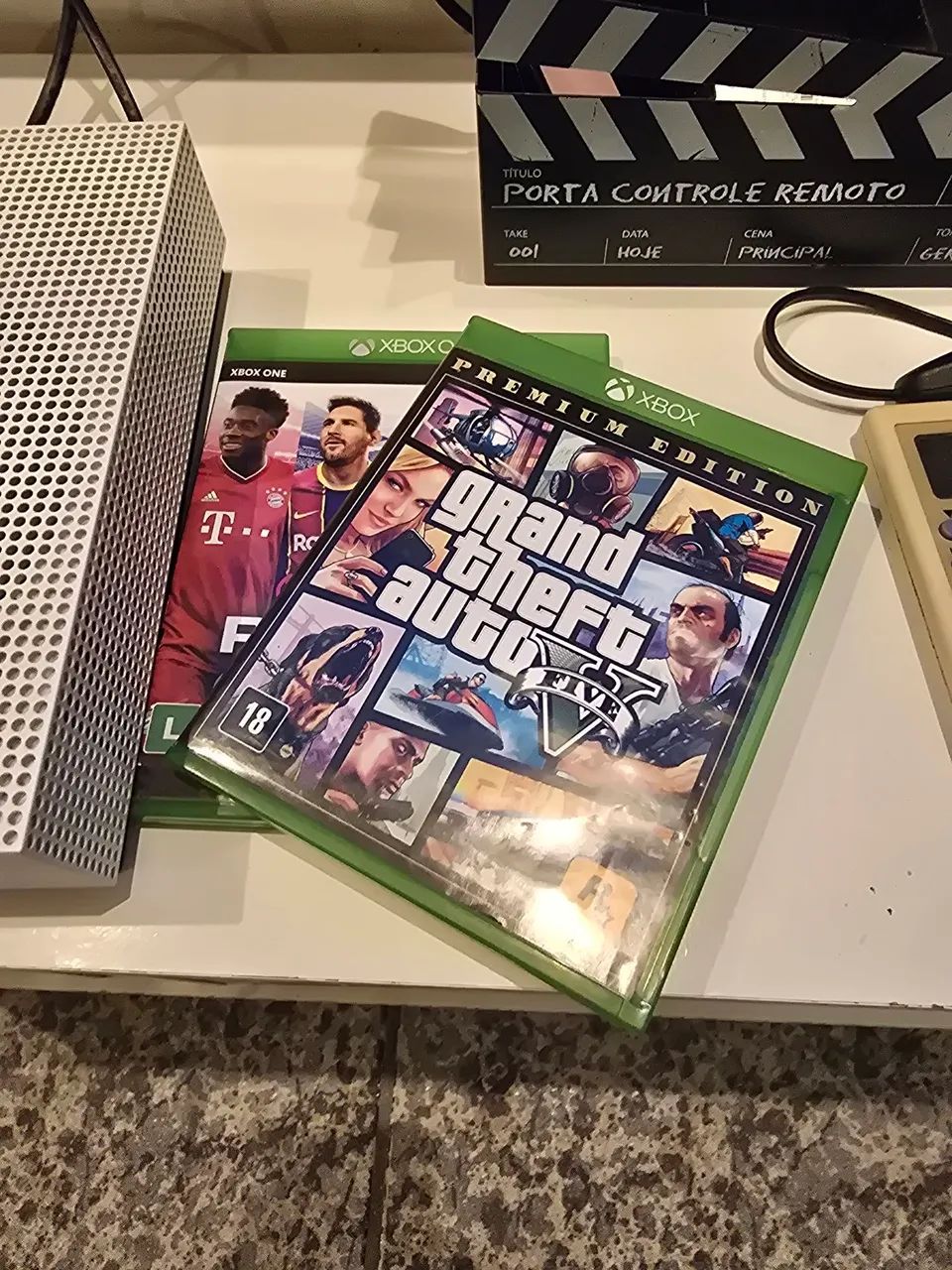 Xbox one S 1TB com controle acompanhando 2 jogos - Foto 2