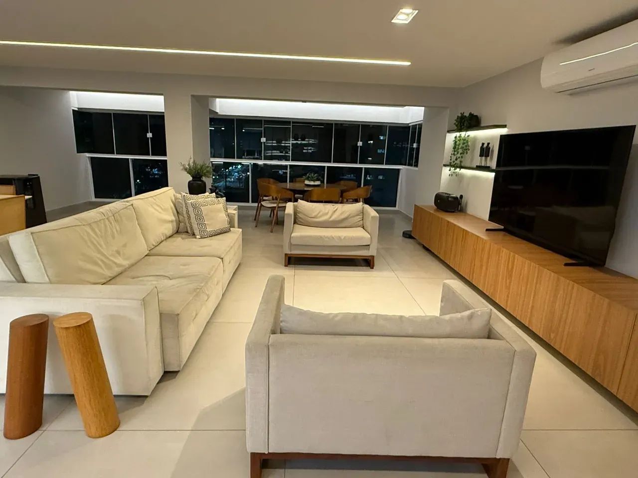 LINDO APARTAMENTO ALTO PADRÃO EM TIROL
