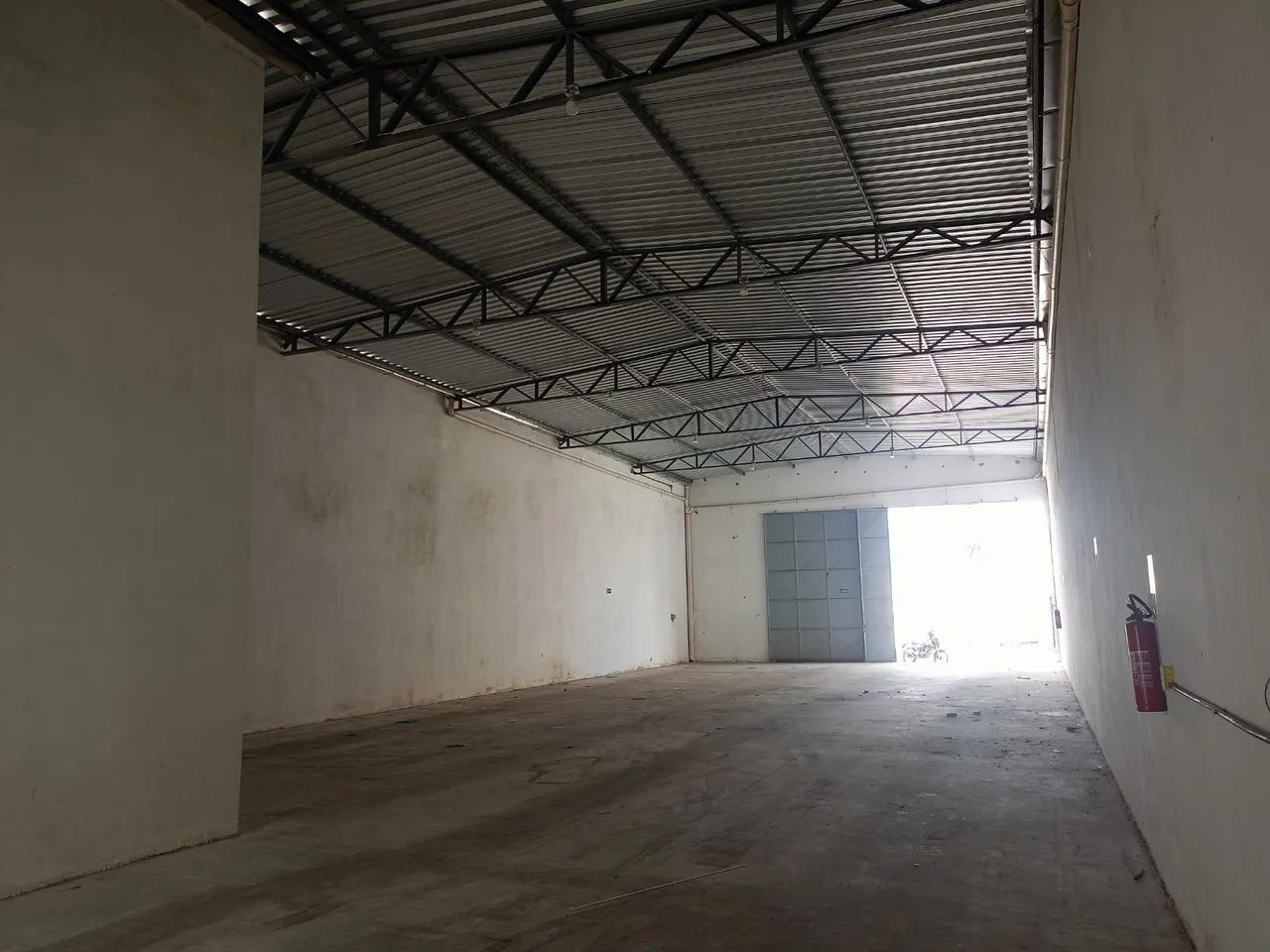 Aluga -se um galpão comercial  - Foto 2