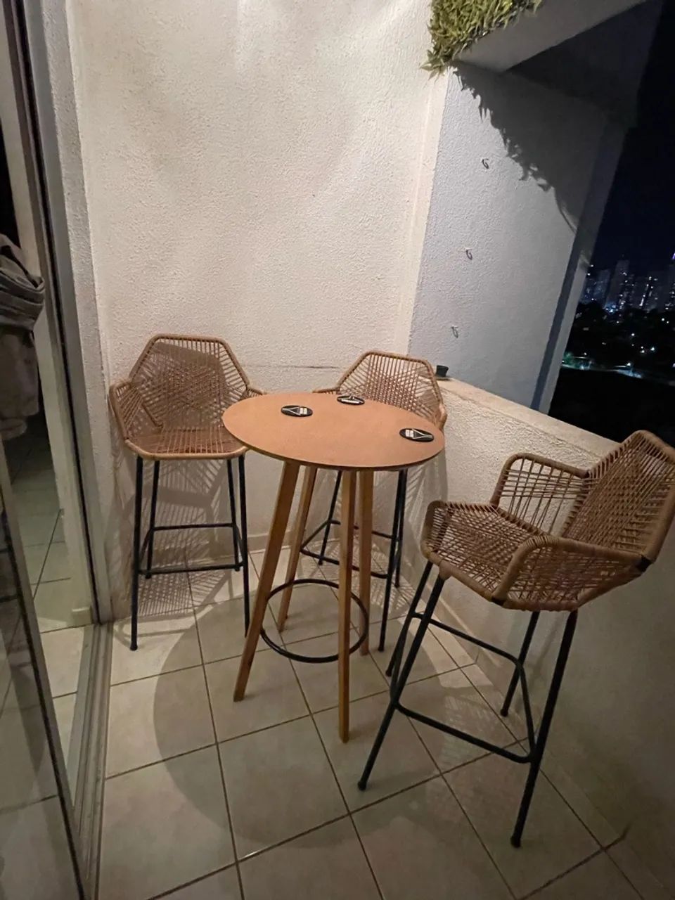 Mesa varanda + 3 cafeiras - Foto 3
