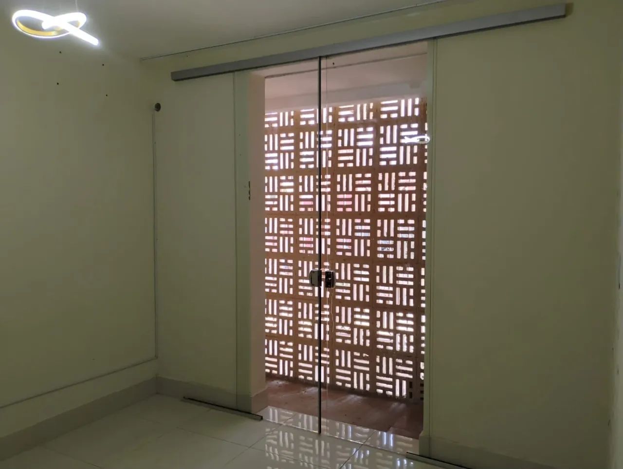 Excelente Sala com Secretária no Setor Sul - Foto 2
