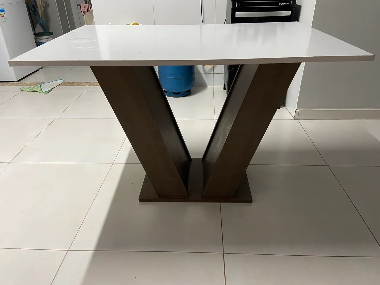 Mesa sem cadeiras 