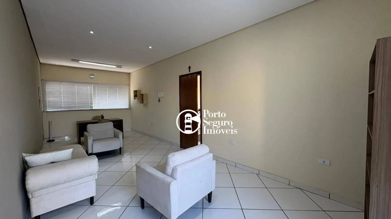 Excelente sala com fácil acesso ao centro e comércio local.