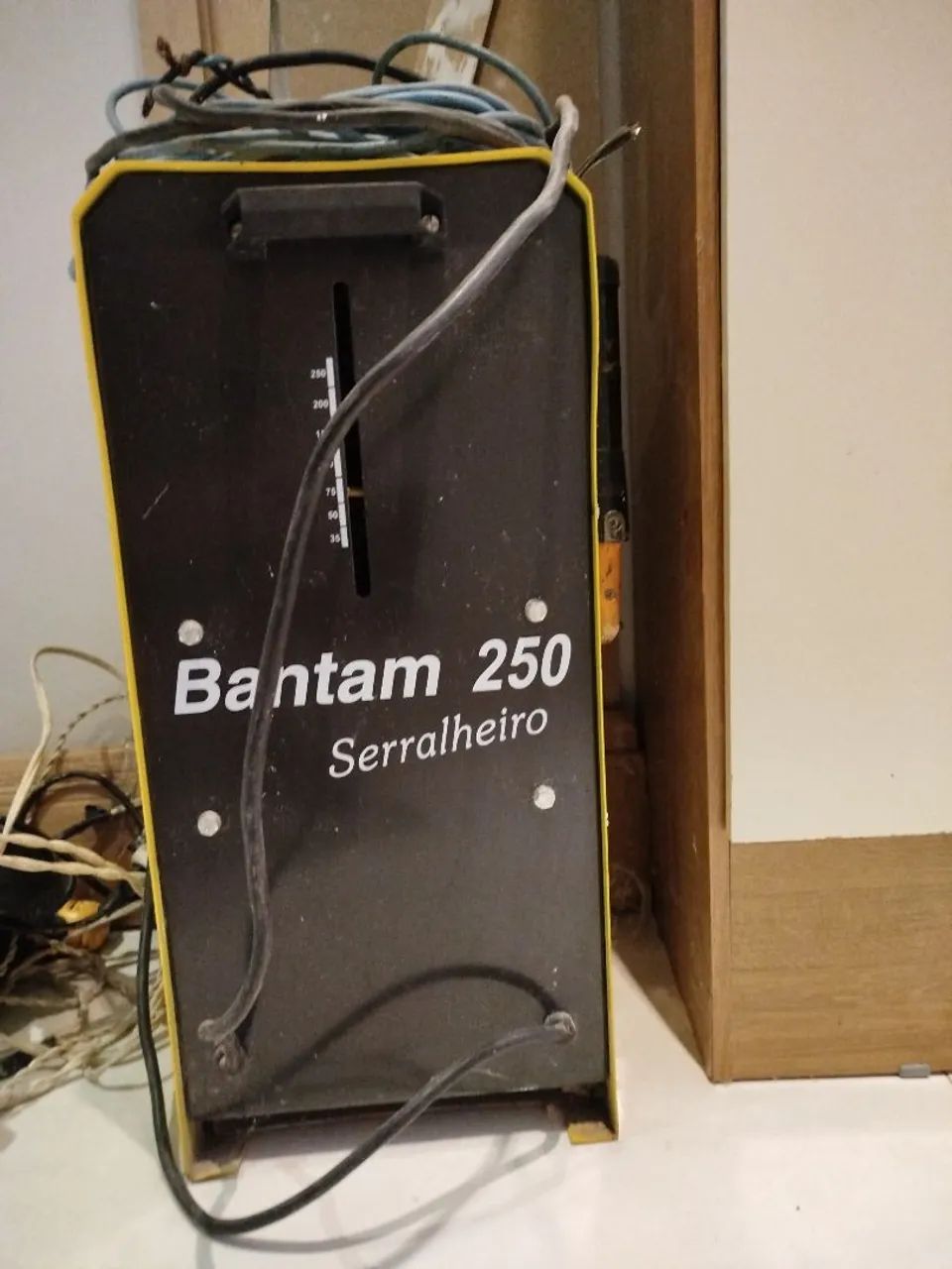 Máquina de solda semi nova 