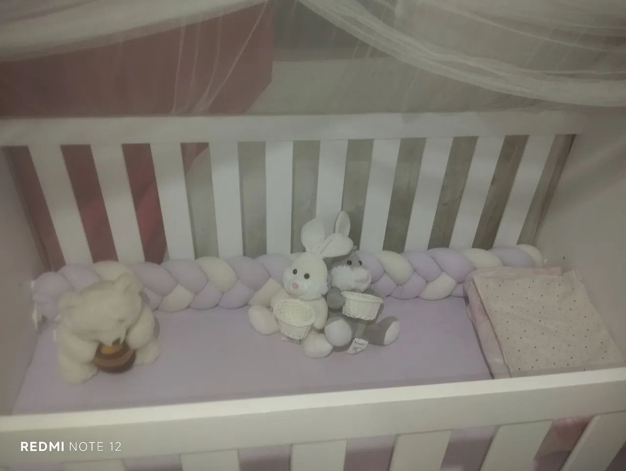Berço com colchão e um lençol e um mosquiteiro - Foto 4