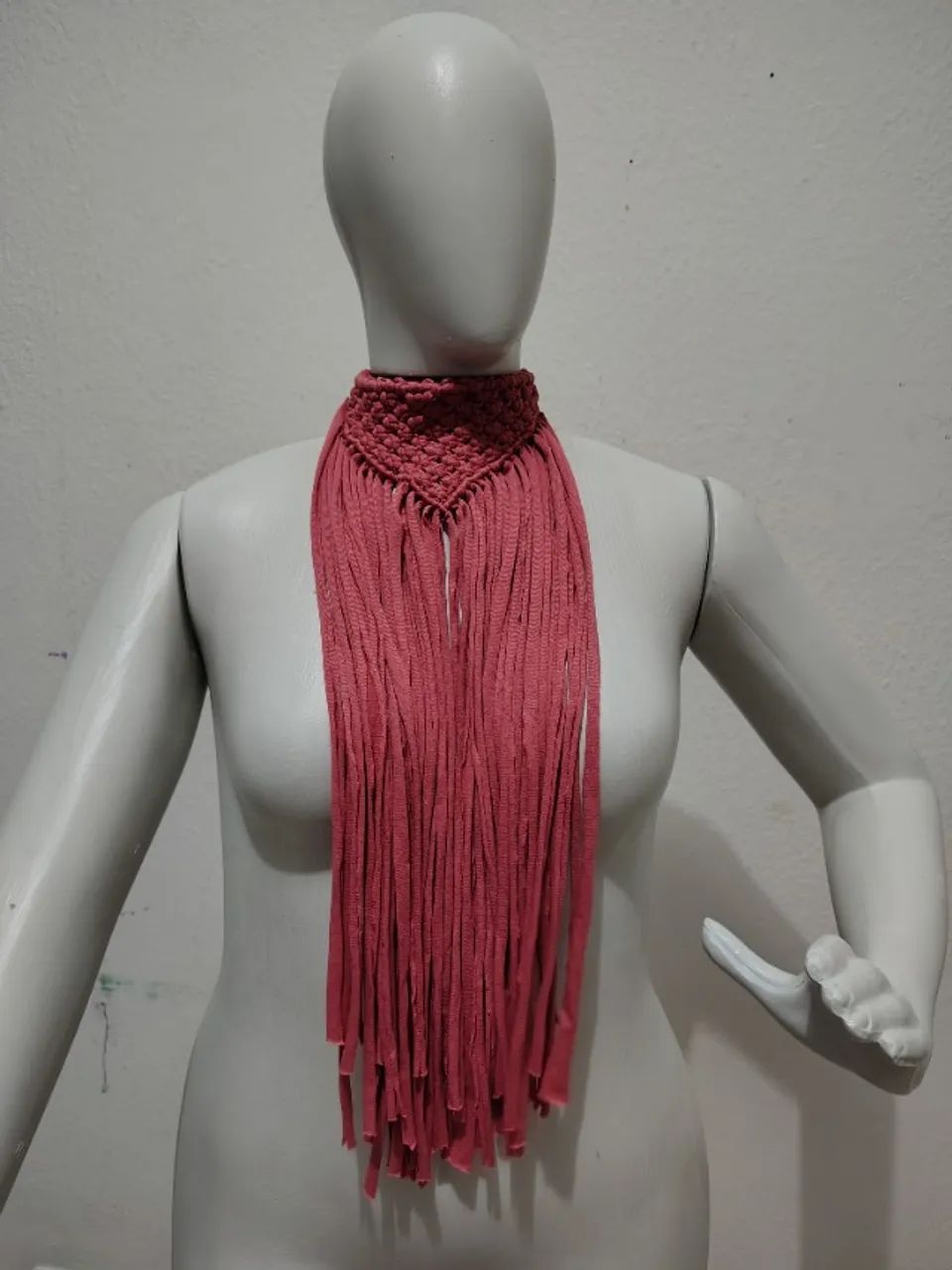 Colar de macramê rosa salmão
