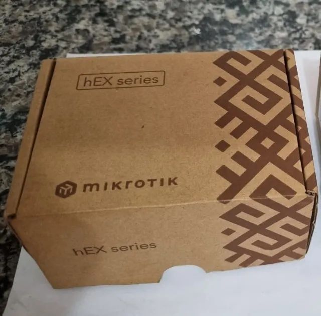 MikroTik hEX RB750Gr3 - 01 Unidades