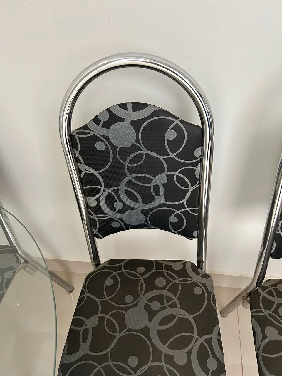 Mesa de vidro com 4 cadeiras  - Foto 3