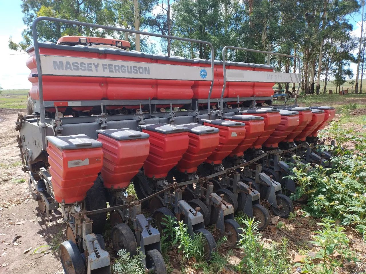 Plantadeira Massey Ferguson MF 511 L45 - 11 linhas / 45 cm.  Ano 2010. - Foto 2