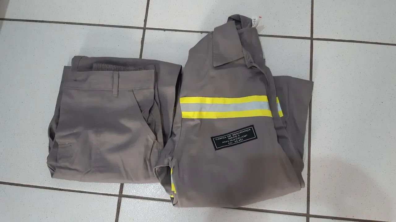Conjunto de roupas de segurança mais capacete  - Foto 4
