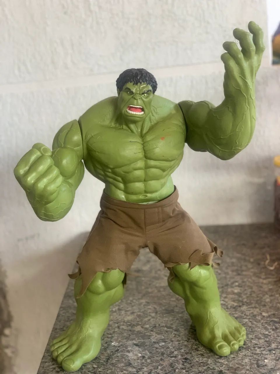 Boneco gigante Hulk 