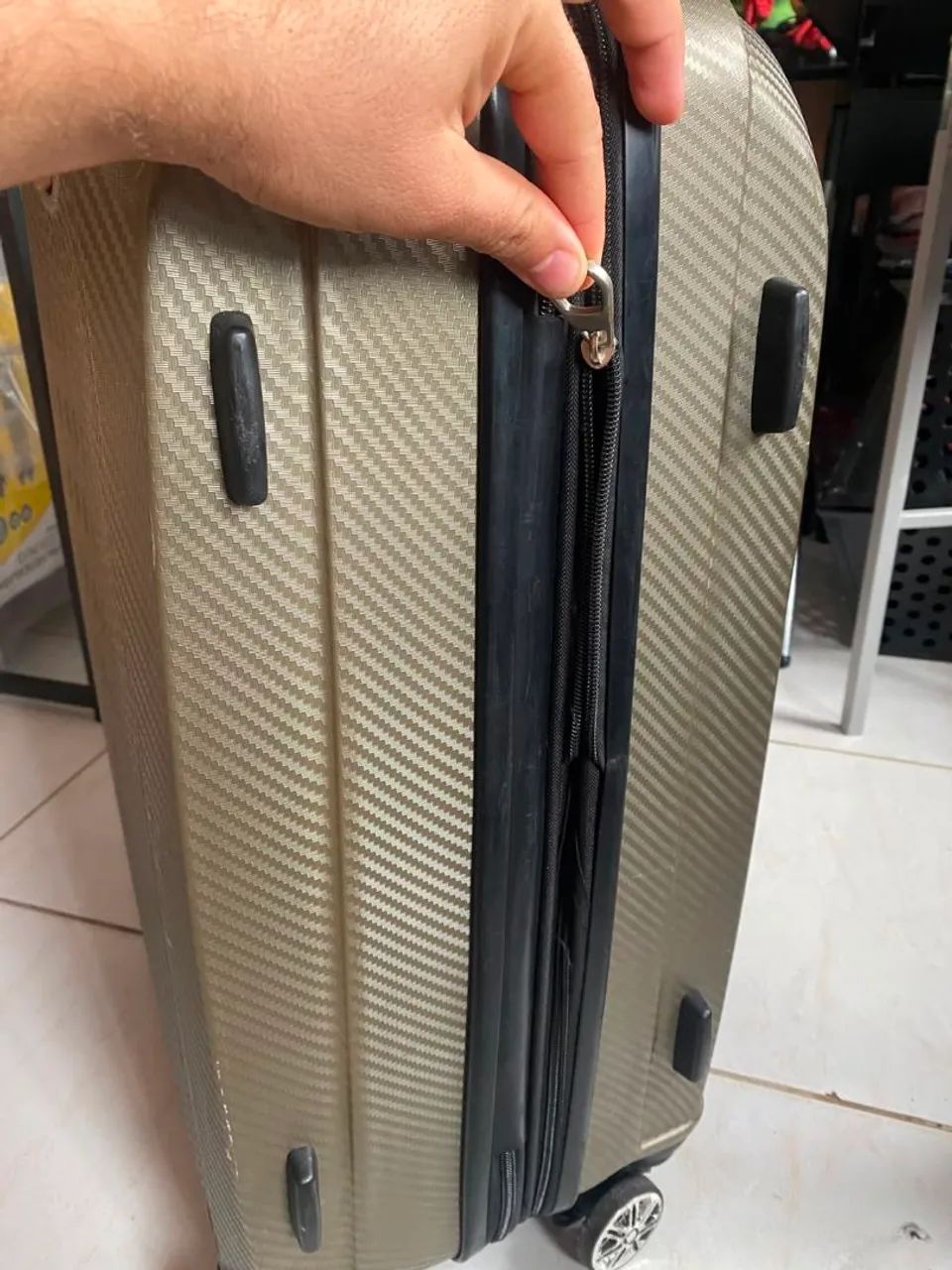 Mala de Viagem 23kg da Baggagio dourada - Foto 3