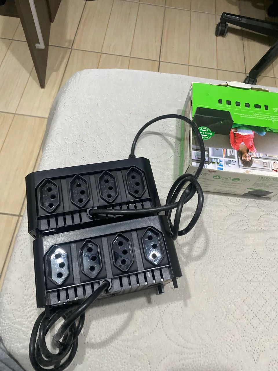 Estabilizador APC - Cubic - 300 W - Foto 3