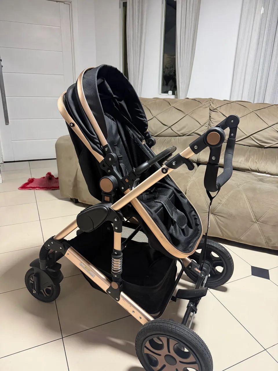 Carrinho de bebê europeu / 3 em 1 / Praticamente zerado 