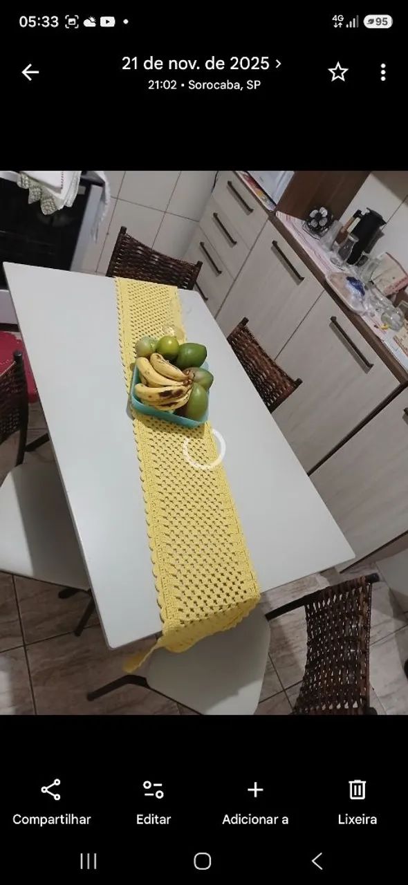 Vende de se mesa de marmore 4 cadeiras 