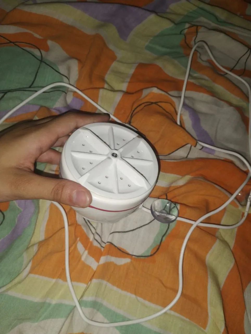 Motorzinho usado para lavar pequenas peças de roupas (roupas leves, meias e peças íntimas 