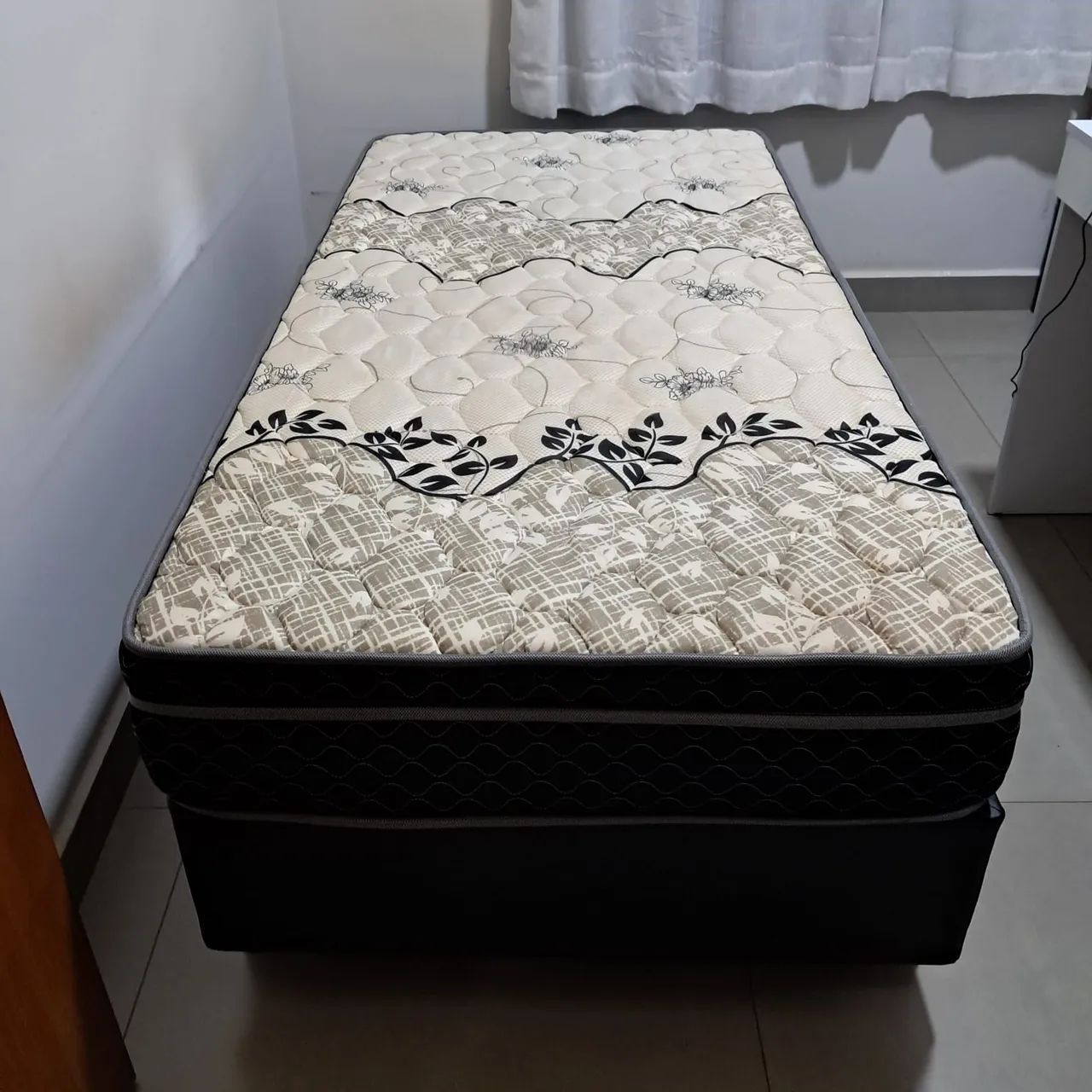 Cama Box Solteiro + Colchão Solteiro em Excelente Estado