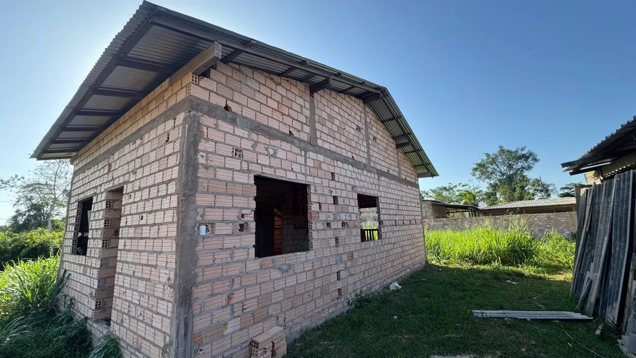 VENDE-SE CASA EM CONSTRUÇÃO 