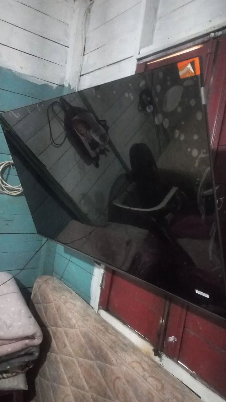 Tv TCL 50 polegadas quebrada pra venda!  Contato: *  - Foto 4