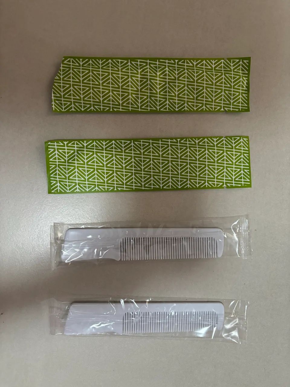 Kit com 4 pentes novos na embalagem 