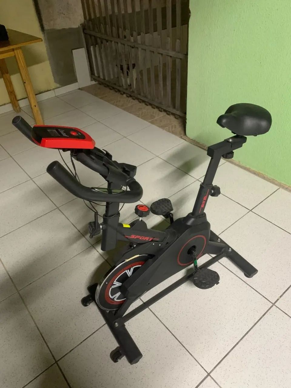 Bicicleta Ergométrica - Preto e Vermeho - Foto 4