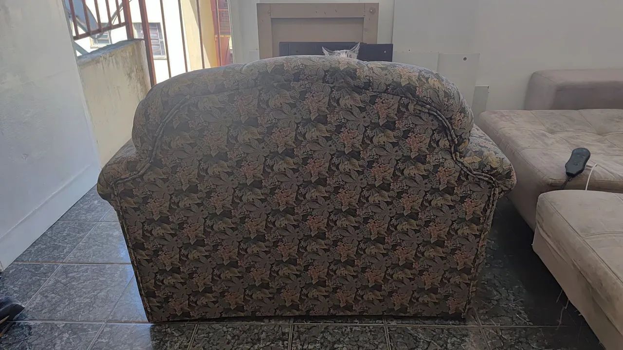 Poltrona encorpada e confortável de estilo clássico/vintage - Foto 5