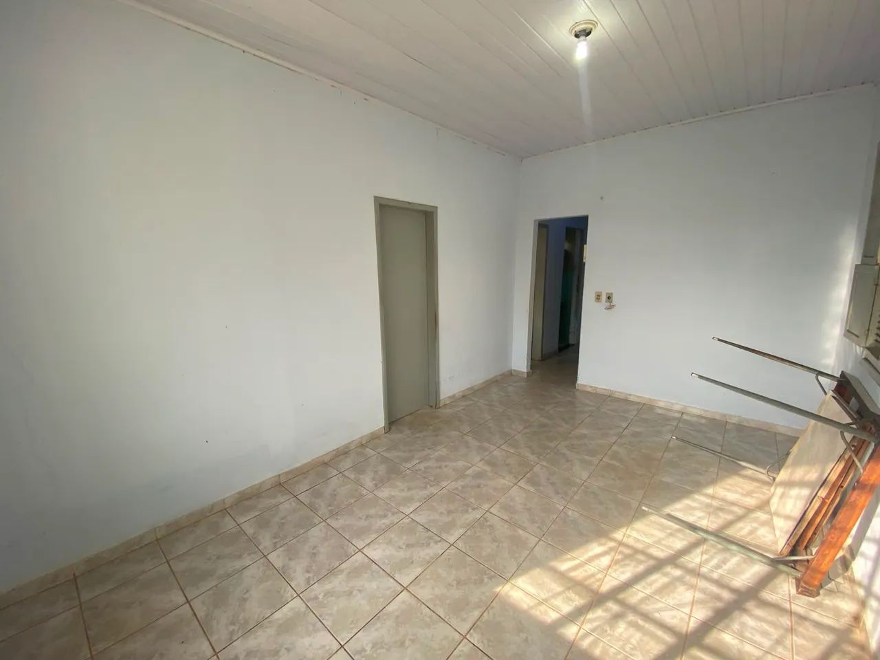 Vendo Casa Excelente local - 5 Quartos - Duas Vagas - Bairro Centenário  - Foto 2