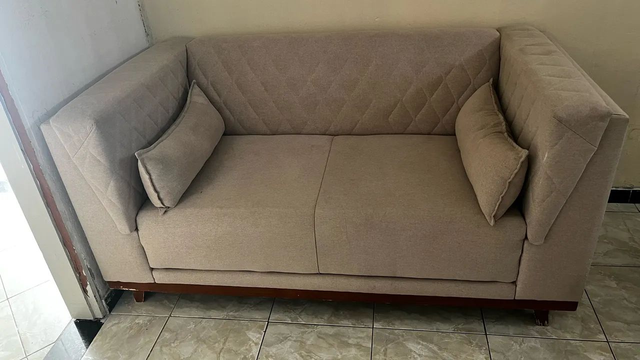 Sofá de 2 lugares bege - Seminovo 