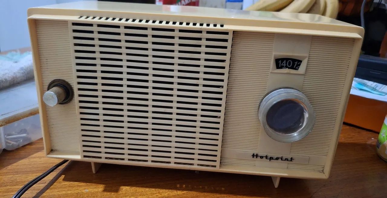 Rádio valvulado antigo GE HotPoint