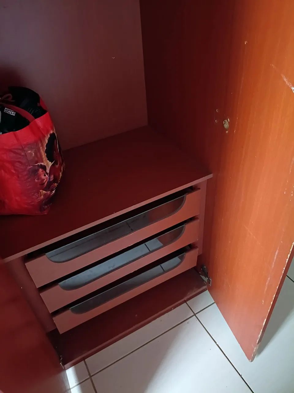 Guarda roupa casal e cama solteiro com colchão  - Foto 2