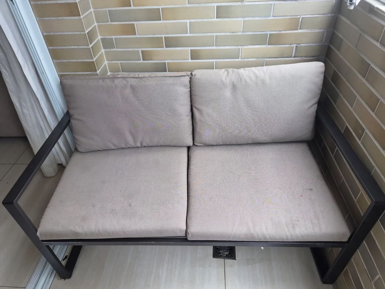 Conjunto de Sofá,  2 poltronas e mesa de centro para área externa
