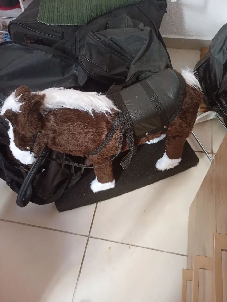 Brinquedo Cavalinho de Balanço semi novo! - Foto 4