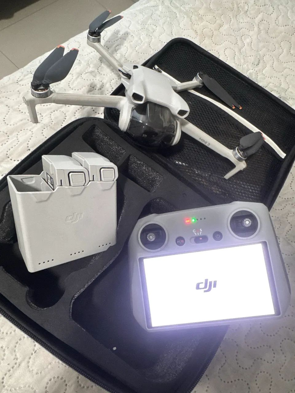 VENDO DRONE MINI 3 COM TELA - Foto 4