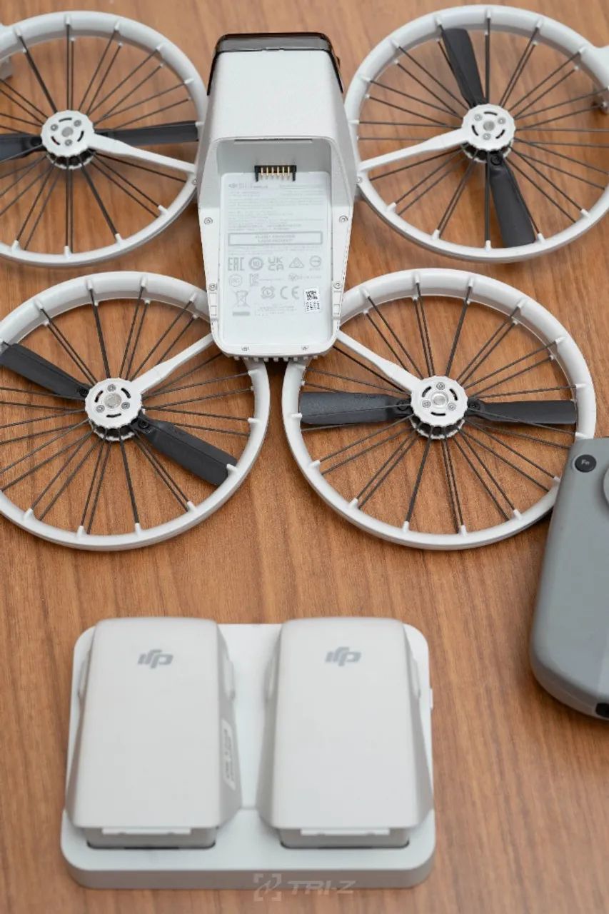 drone dji flip combo com duas baterias carregador e controle  - Foto 4