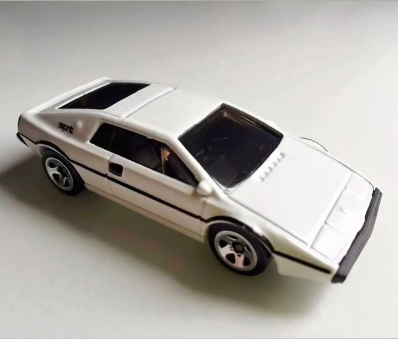 Hotwheels 007 (6 minis loose)