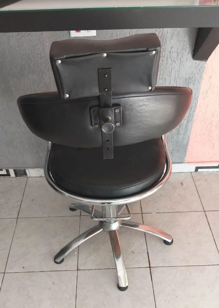 Cadeiras para salão de beleza semi novas - Foto 4