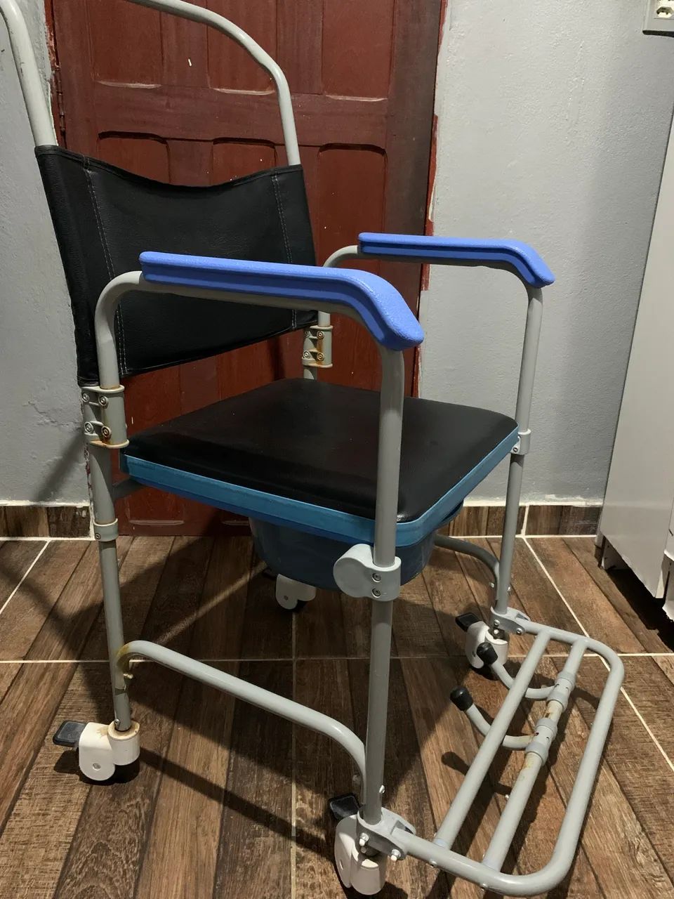 Cadeira de rodas para deficientes - Equipamentos Médicos e Hospitalares