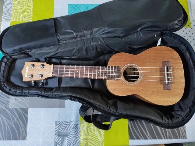 Ukulele soprano com capa
