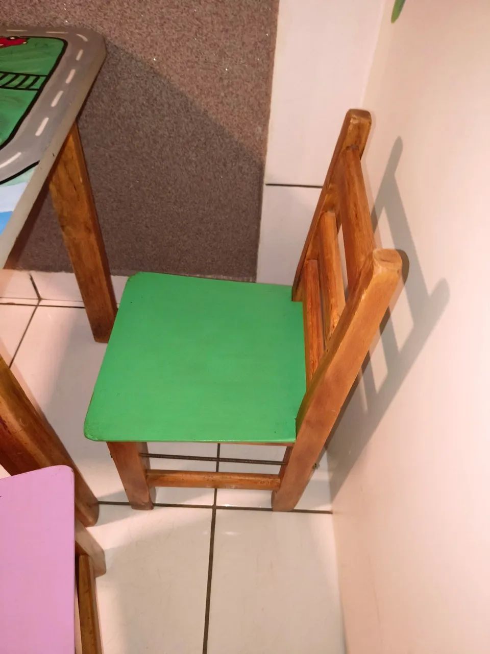 Mesa infantil decorada com 4 cadeiras  - Foto 5