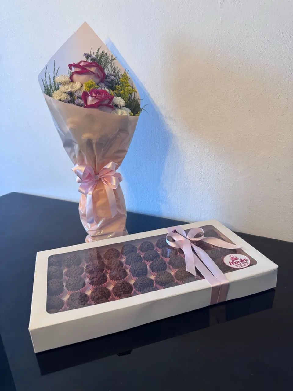Buquê de rosas e doces - Foto 2
