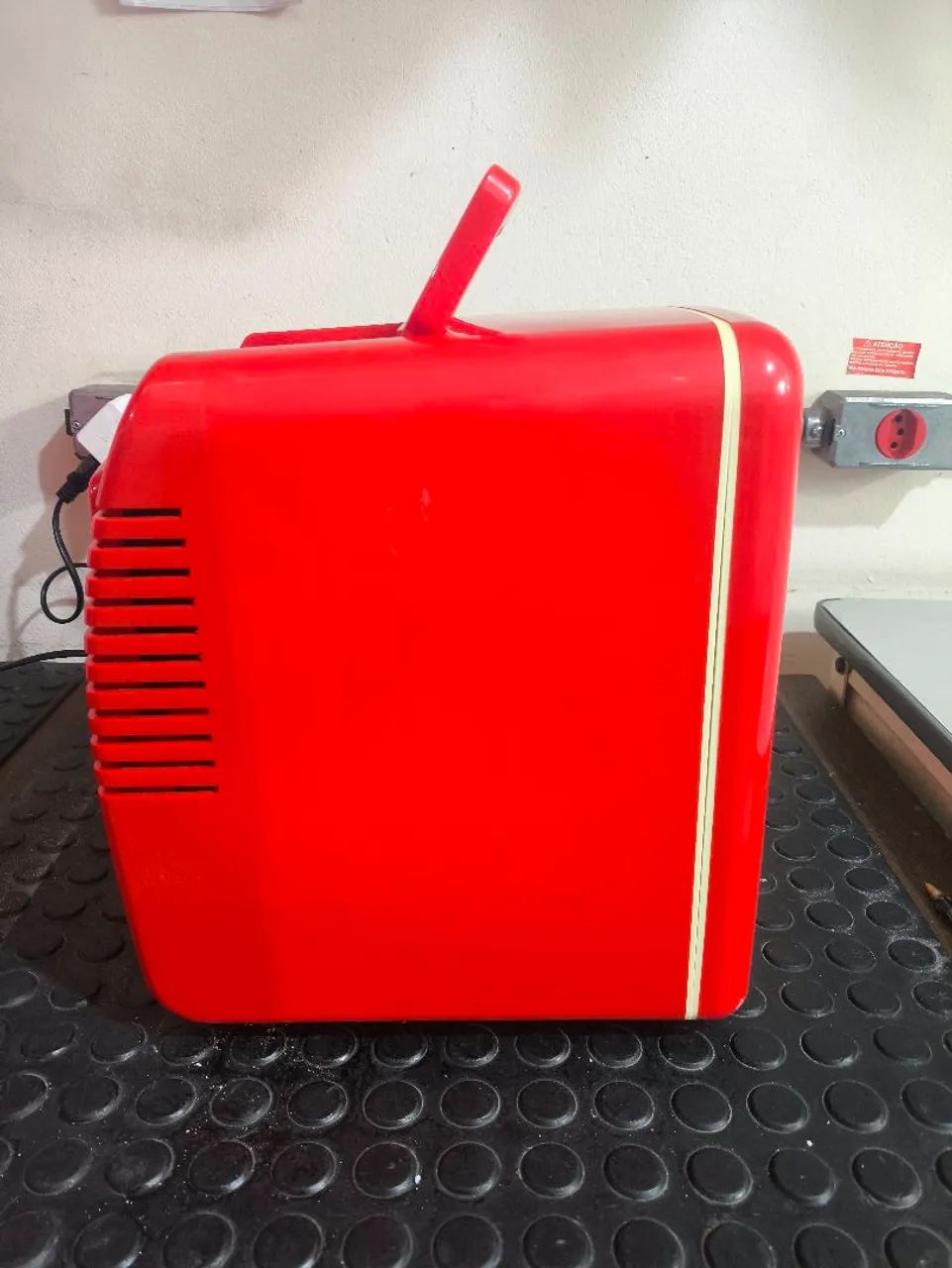Mini geladeira vermelha 110v e 12v  - Foto 3