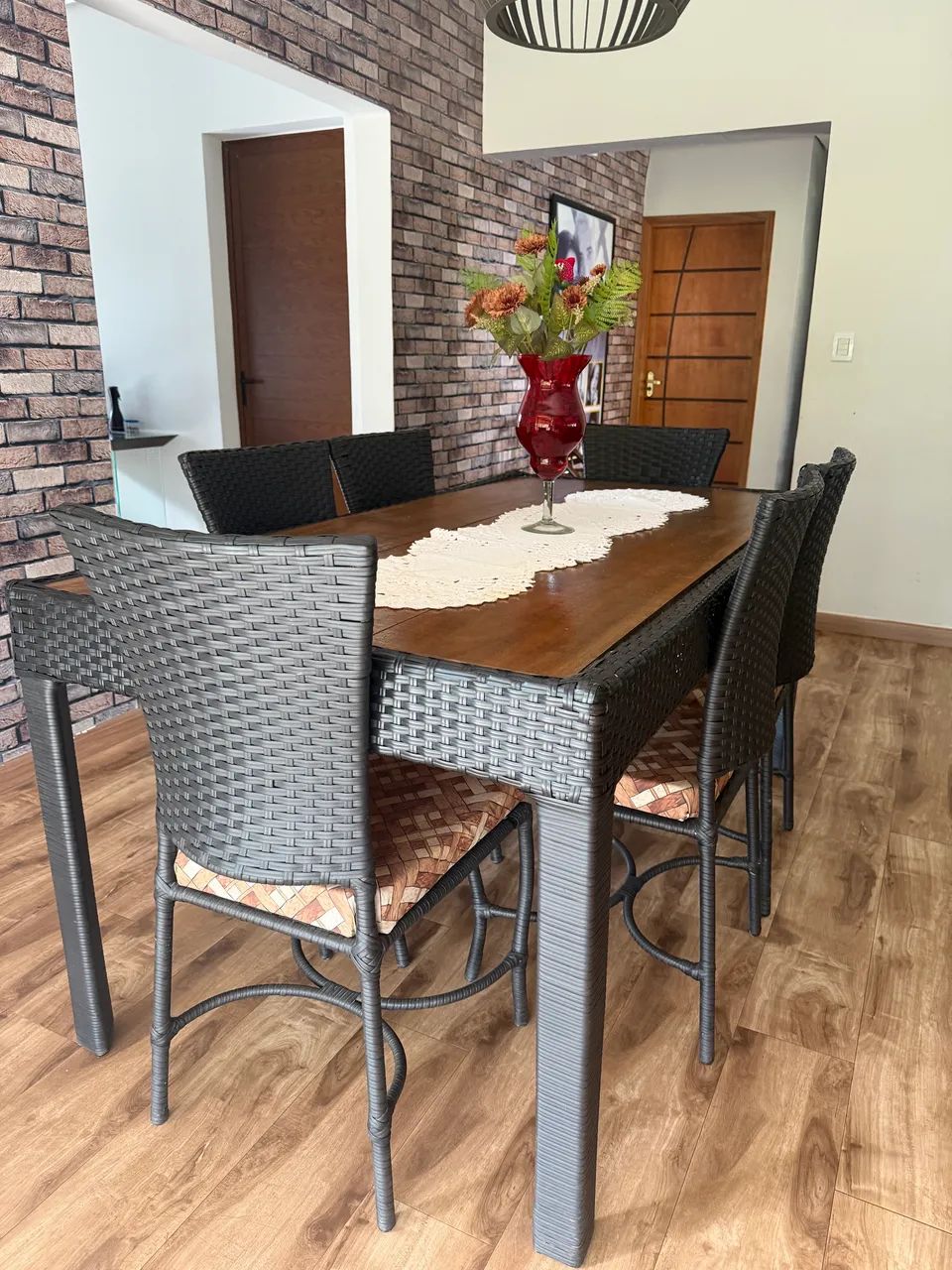 Mesa com 6 cadeiras