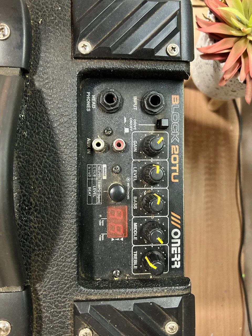 Amplificador para Guitarra Onerr Block 20TU - Foto 2