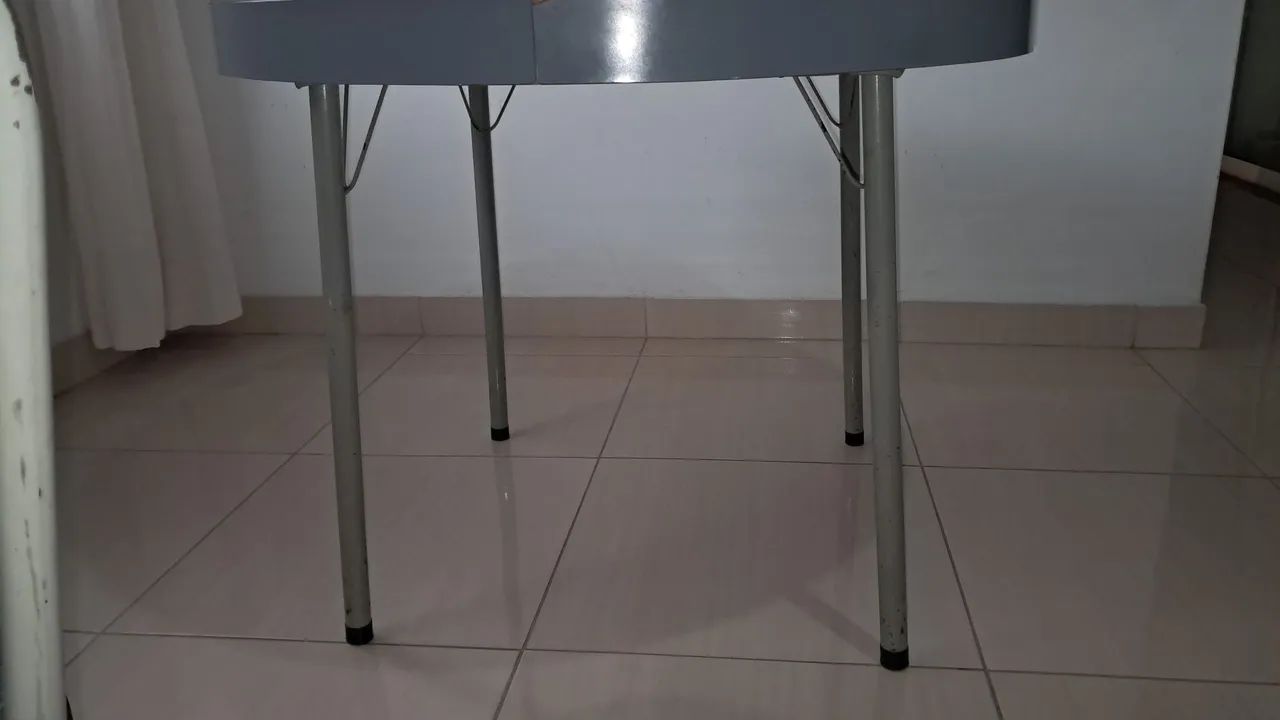 Mesa Com Quatro Cadeiras  - Foto 2