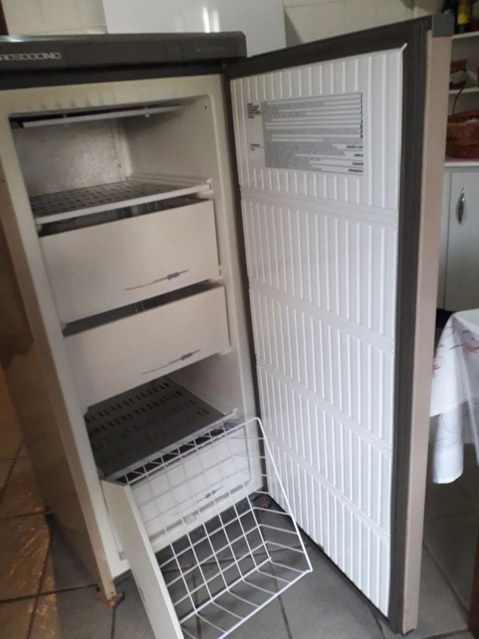 Freezer Prosdócimo vertical uso domestico 127v - Foto 5