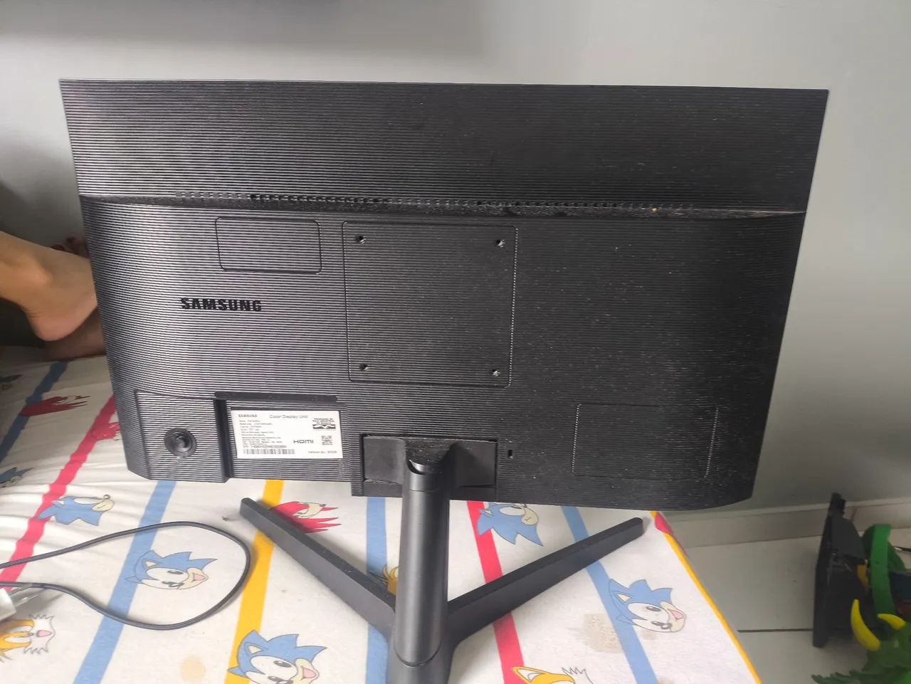 Monitor 24 polegadas com tela trincada aceito cartão  - Foto 2