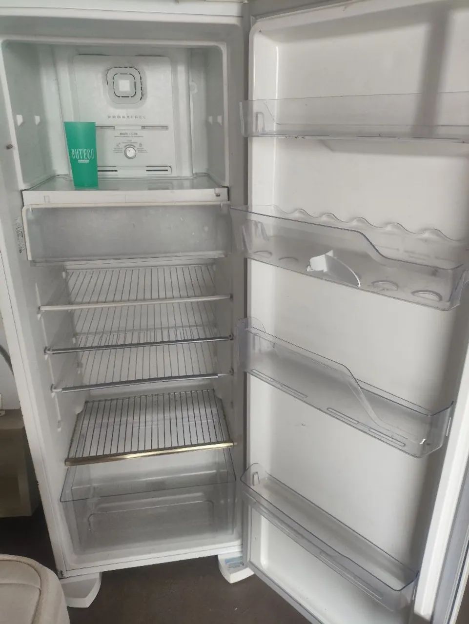 Geladeira Electrolux Frost Free 240L