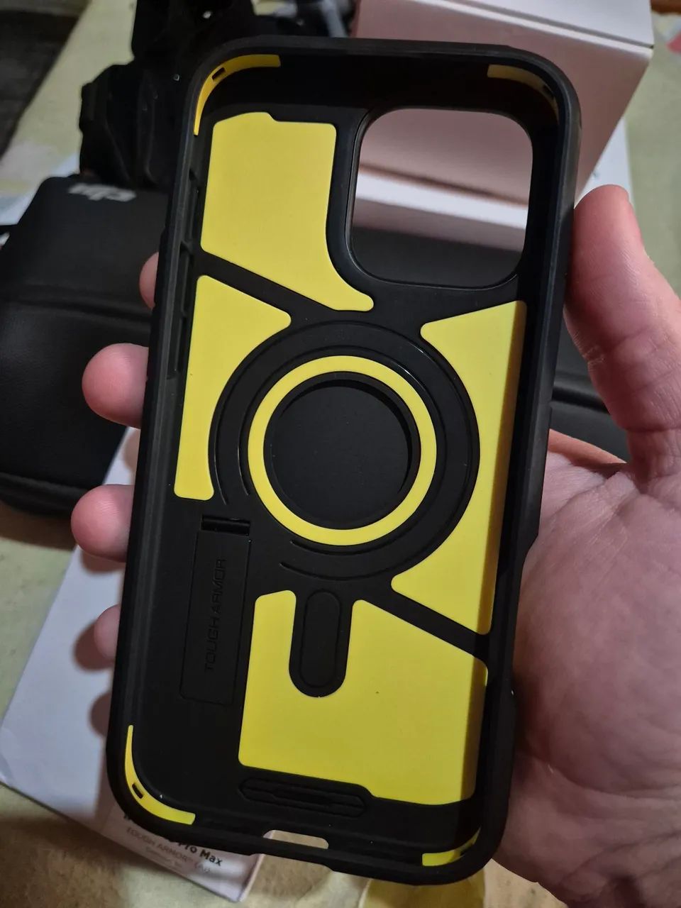 Capa Spigen para iPhone 16 Pro Max - Foto 5