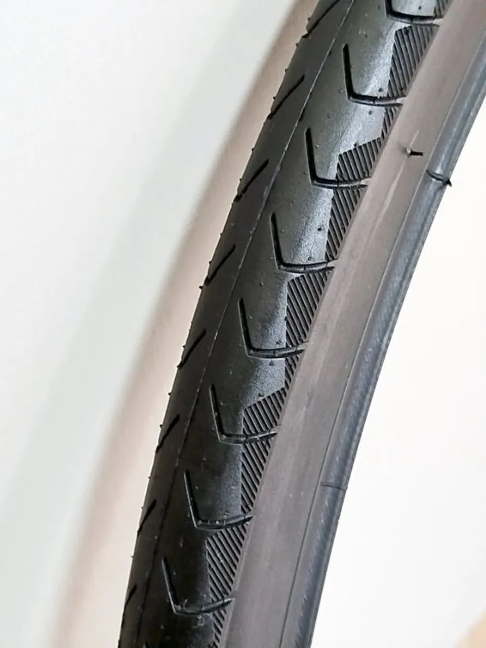 Pneu slick Pirelli 700x32 Phantom Street Aro 29 - Foto 2